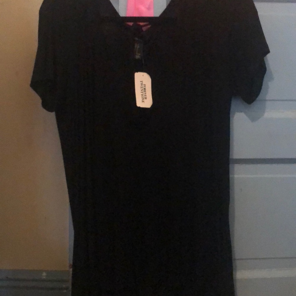 black vneck tshirt